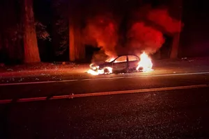 Brza intervencija vatrogasaca:U Železniku izgoreo auto