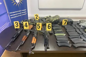 Pronađeno oružje u kući u Zvečanu, potvrdila Policija Kosova