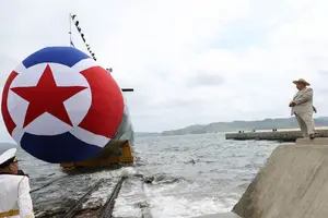 Severnokorejski lider Kim Džong Un otrkrio novu podmornicu sposobnu za lansiranje nuklearnog oružja