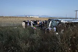 Tragedija na putu Atina - Solun: Četiri osobe poginule, 53 Povređene u teškoj saobraćajnoj nesreći