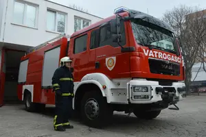 Brza reakcija vatrogasaca: Veliki požar u Kragujevcu,gori hotel