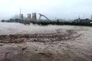 Peking pod vodom: Yongding reka se izlila usled obilnih kiša i ostataka tajfuna Doksuri