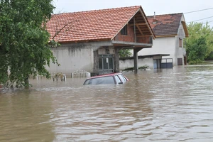 Obilne padavine izazvale poplave u Aleksincu, hitne službe na terenu