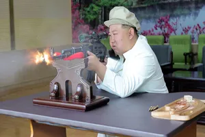 Kim Jong Un obilazi fabrike oružja i rakete u vreme povećane napetosti na Korejskom poluostrvu