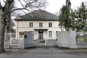 Ambasada Srbije u Berlinu osuđuje zahtev za podsticanjem nemira u Srbiji
