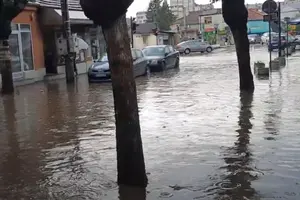 Intenzivne padavine izazvale poplave i probleme u saobraćaju u Vršcu(VIDEO)
