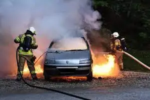 Automobil se zapalio nakon sudara, bez povređenih na putu za Novi Sad