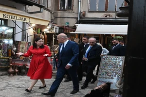 Gradonačelnica Sarajeva posetila spomenik Srpskom kralju Tvrtku Kotromaniću:Gest dubokog poštovanja istorije