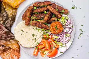 Čevapčići Balkanski delikates:Tajne pripreme omiljenog jela