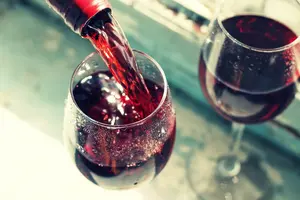 Crveno vino dokazano usporava starenje kod žena - Novo istraživanje oduševljava dame širom sveta